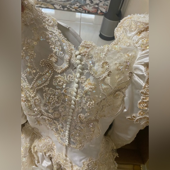 Vintage Wedding Dress worn ounce in 1992 - Picture 11 of 13